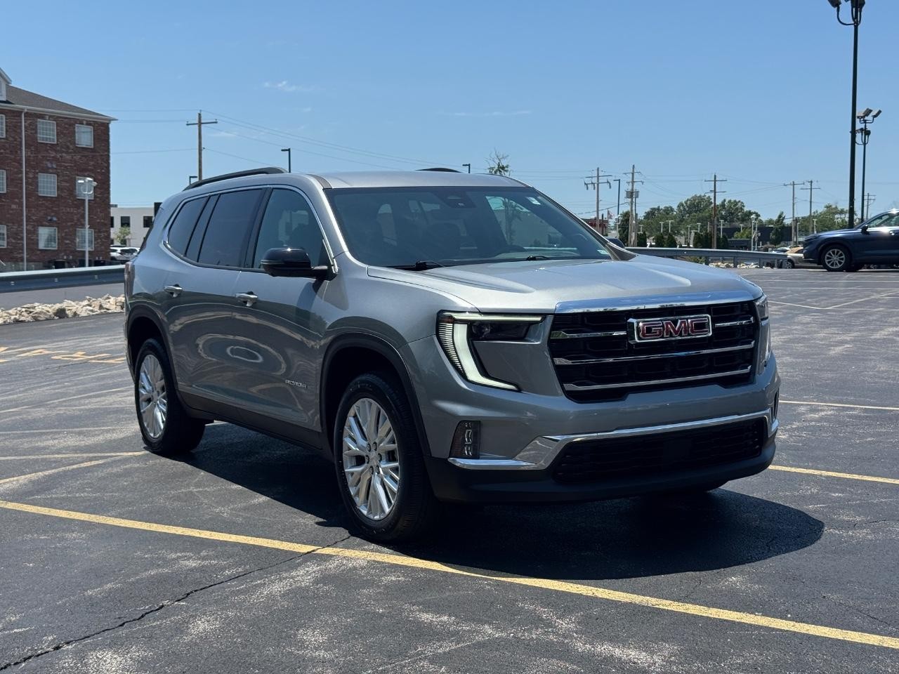 GMC Acadia Vehicle Full-screen Gallery Image 02