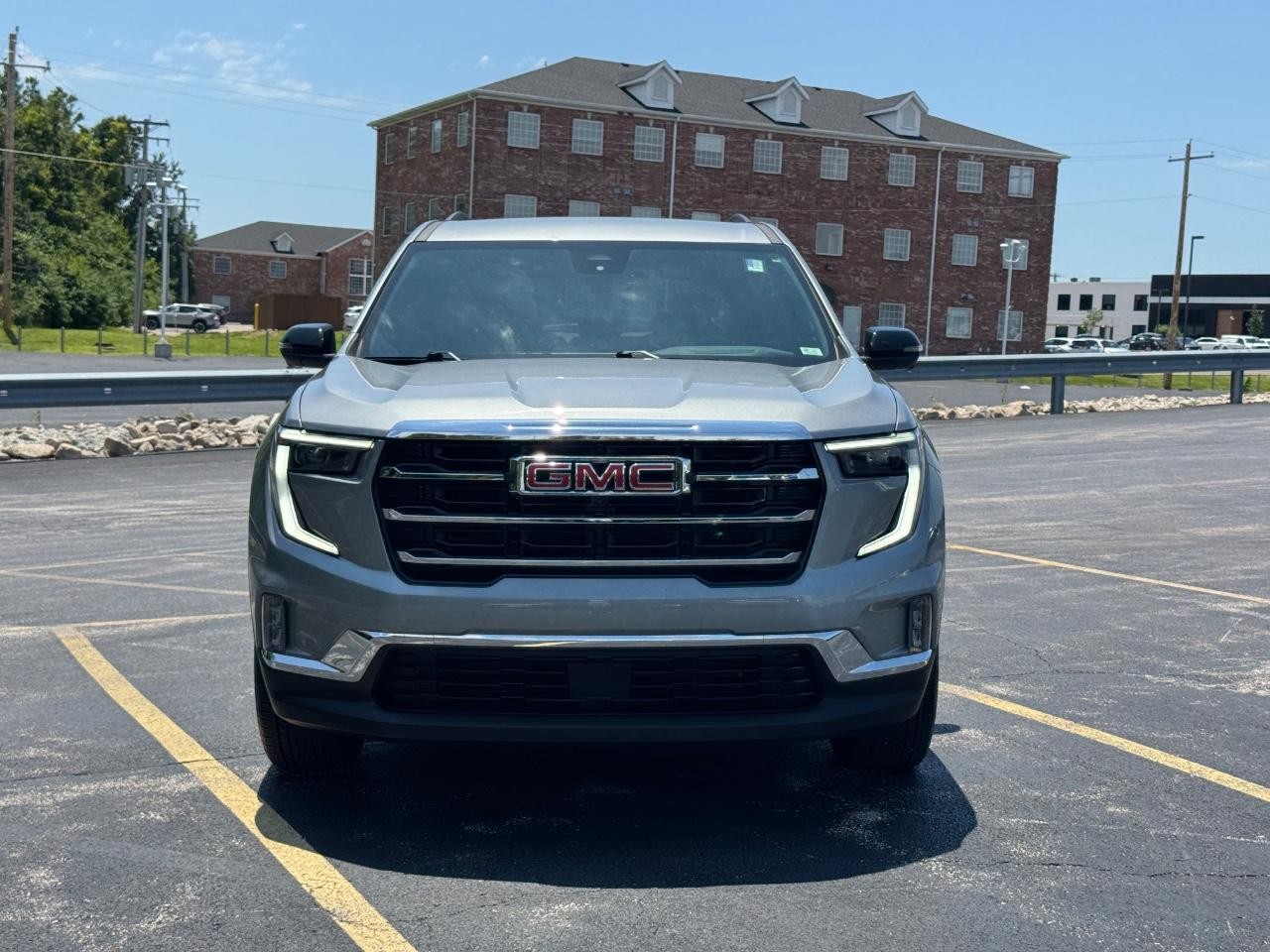 GMC Acadia Vehicle Full-screen Gallery Image 10