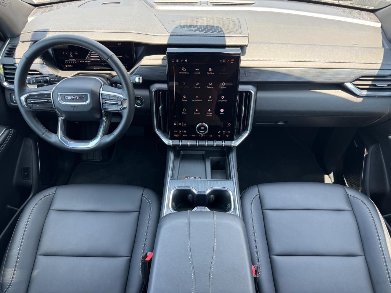 GMC Acadia Vehicle Full-screen Gallery Image 13