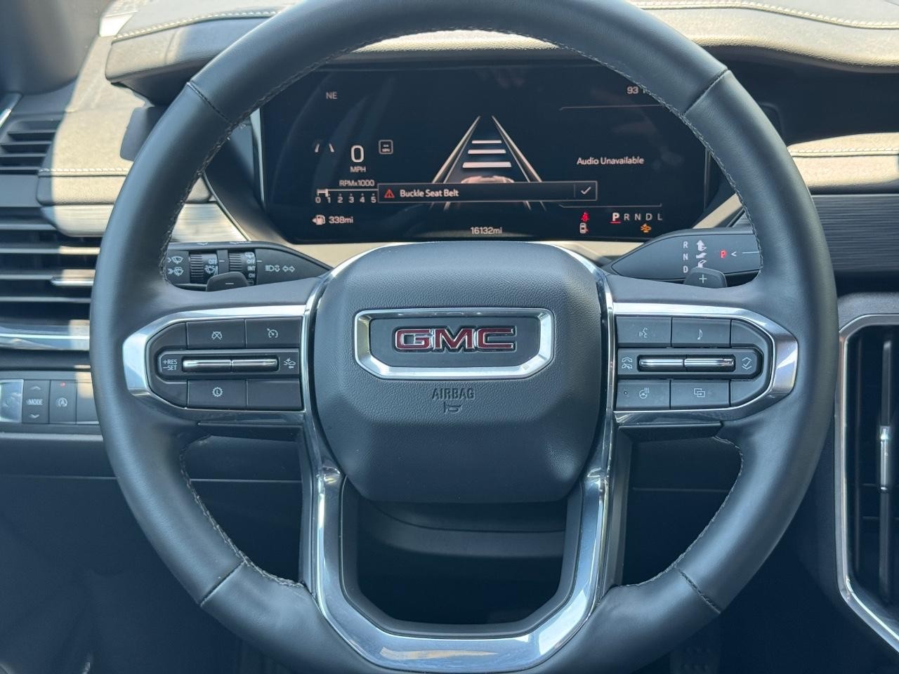 GMC Acadia Vehicle Full-screen Gallery Image 14