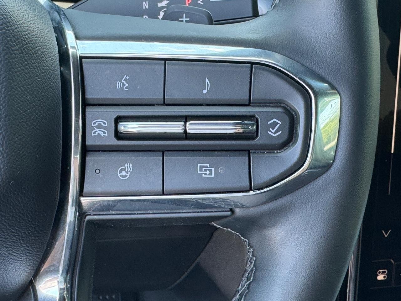 GMC Acadia Vehicle Full-screen Gallery Image 21