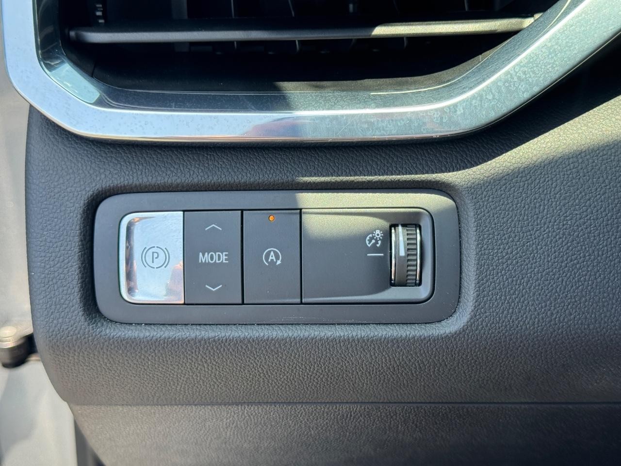 GMC Acadia Vehicle Full-screen Gallery Image 22