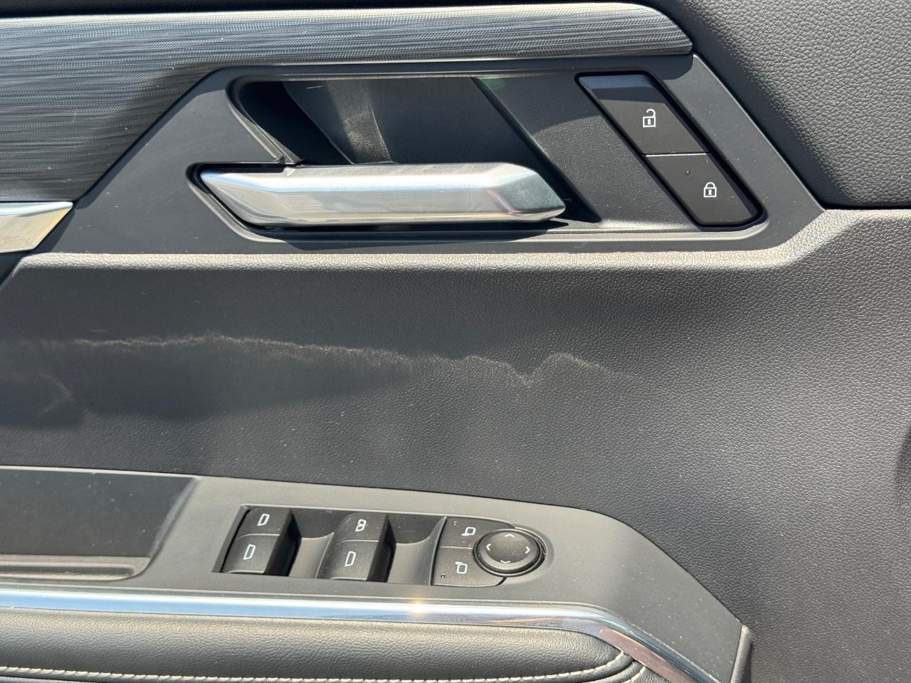 GMC Acadia Vehicle Full-screen Gallery Image 25