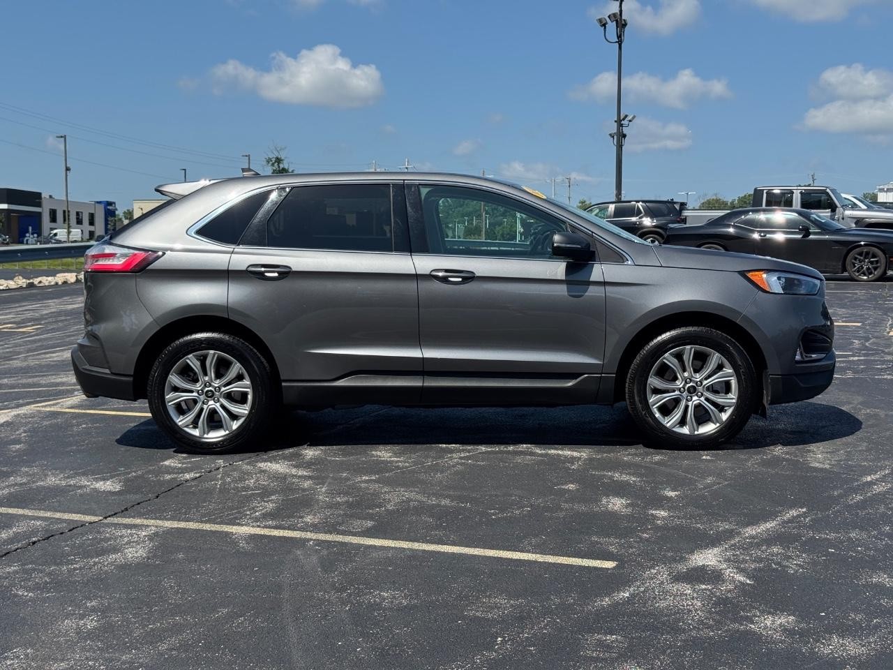 Ford Edge Vehicle Full-screen Gallery Image 03