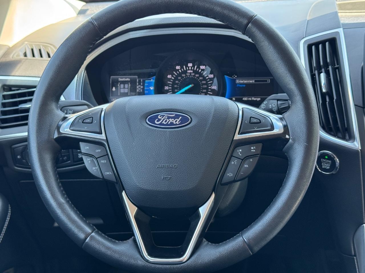 Ford Edge Vehicle Full-screen Gallery Image 13