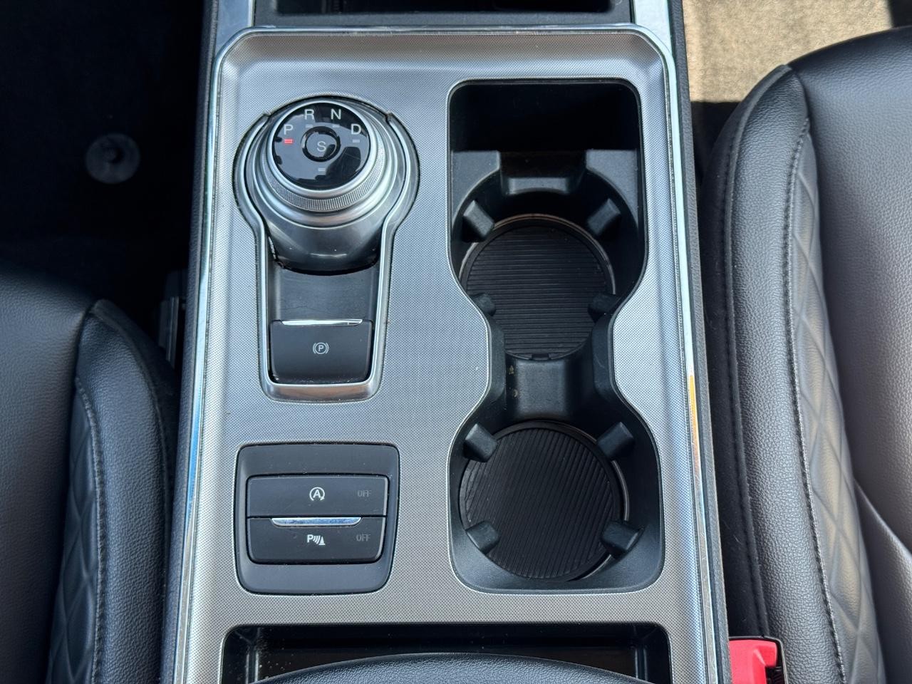 Ford Edge Vehicle Full-screen Gallery Image 16