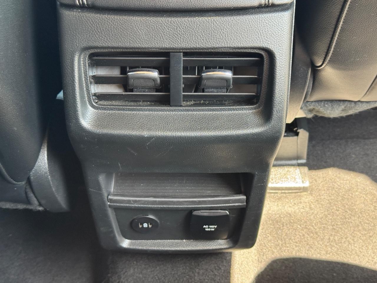 Ford Edge Vehicle Full-screen Gallery Image 17