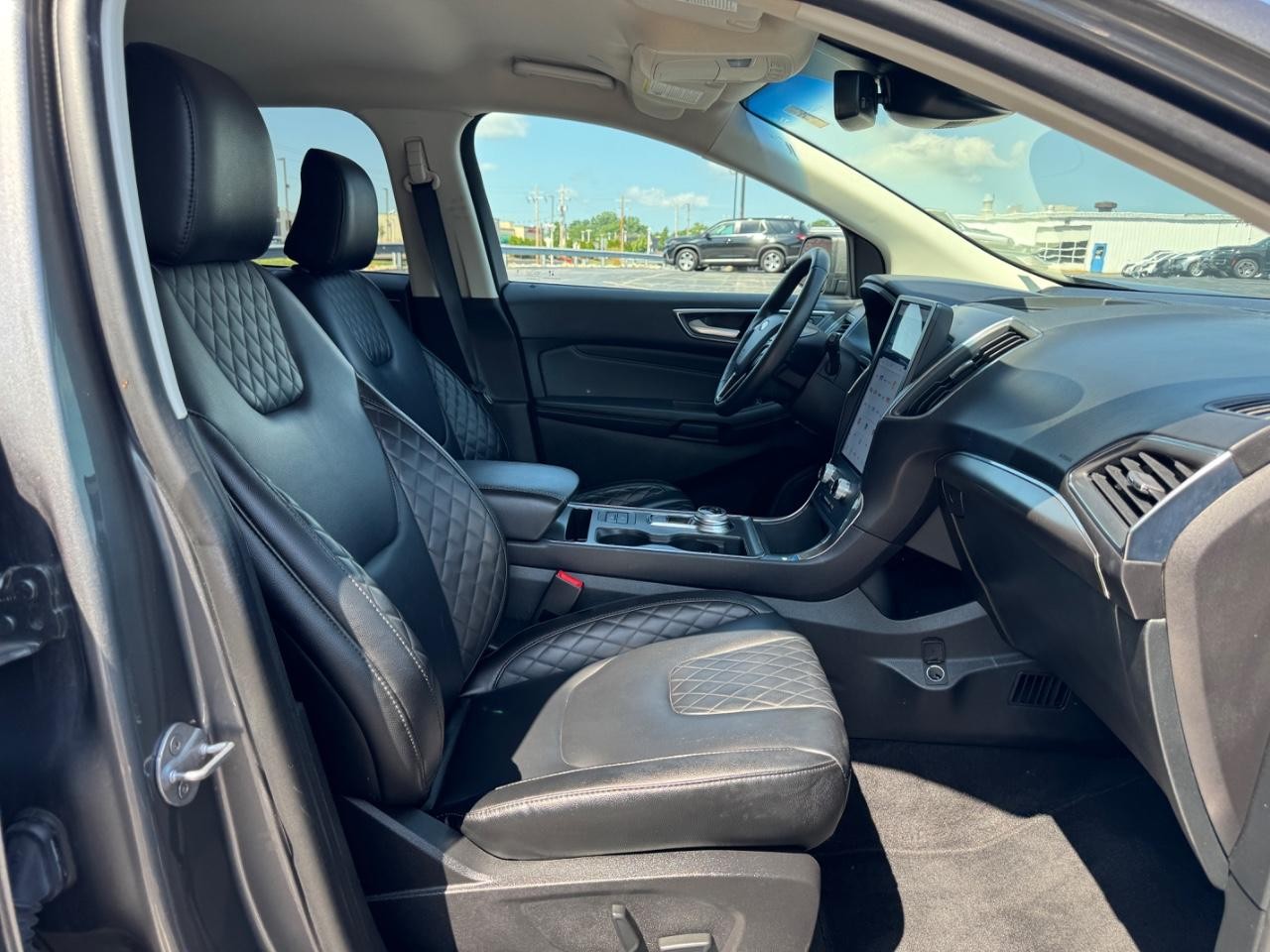 Ford Edge Vehicle Full-screen Gallery Image 18