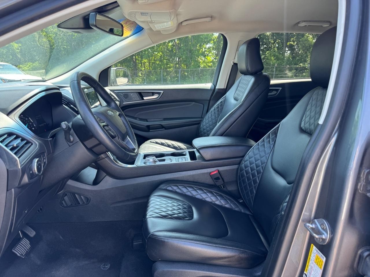 Ford Edge Vehicle Full-screen Gallery Image 19
