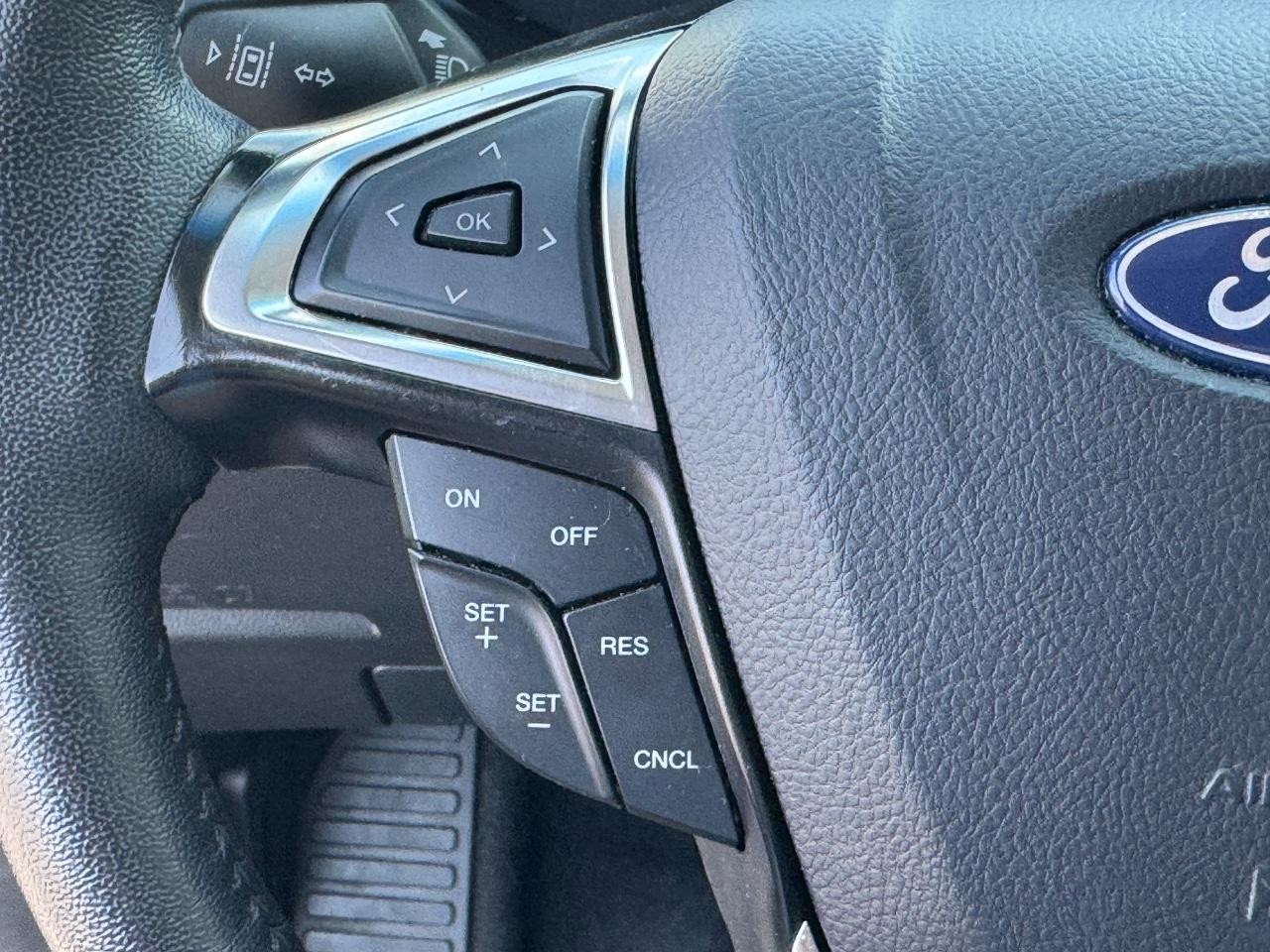 Ford Edge Vehicle Full-screen Gallery Image 21