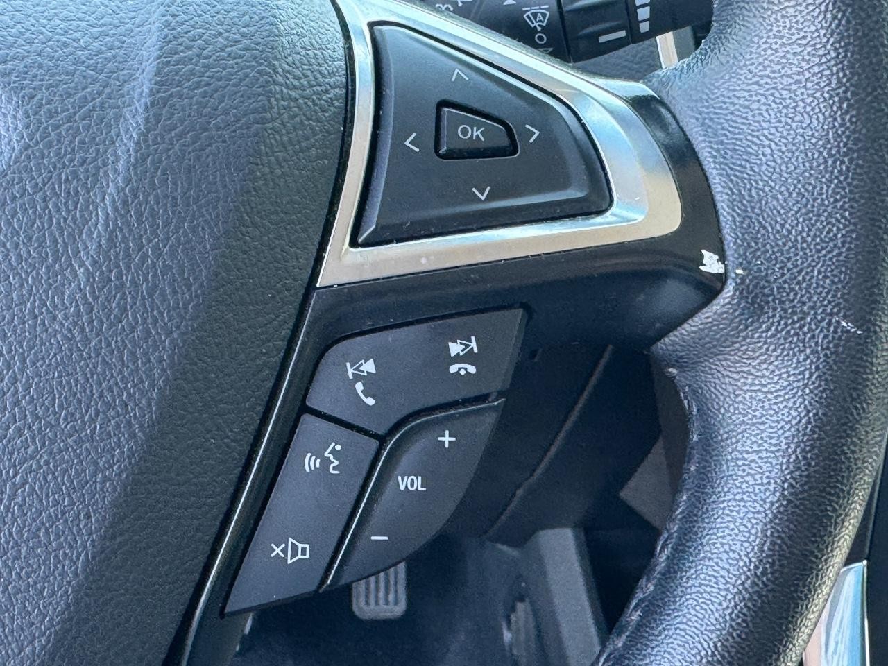 Ford Edge Vehicle Full-screen Gallery Image 22
