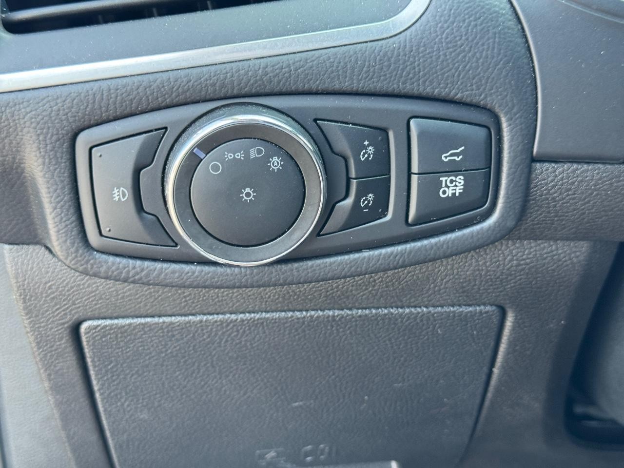 Ford Edge Vehicle Full-screen Gallery Image 23