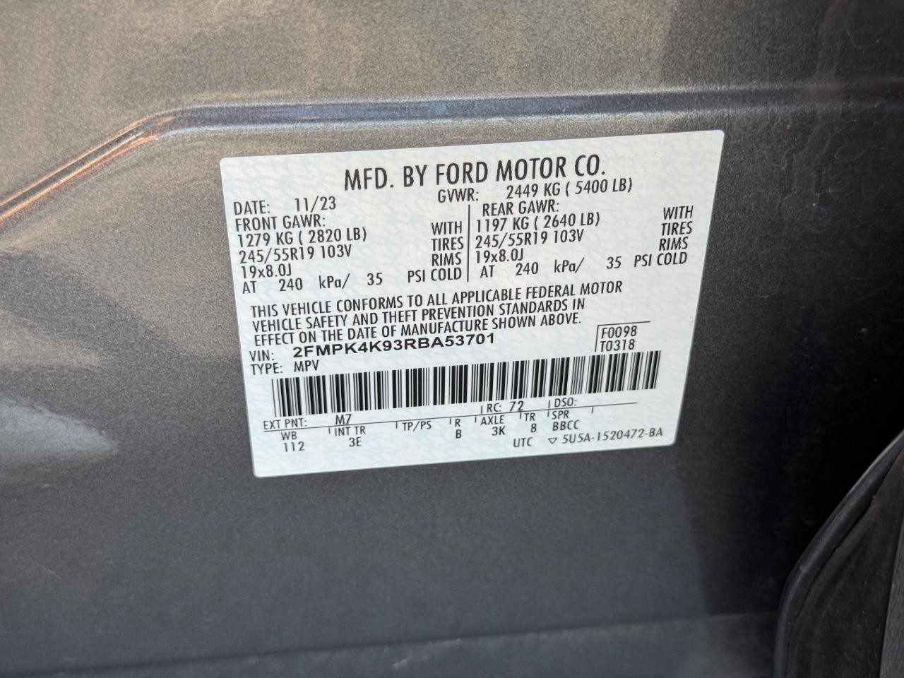 Ford Edge Vehicle Full-screen Gallery Image 27