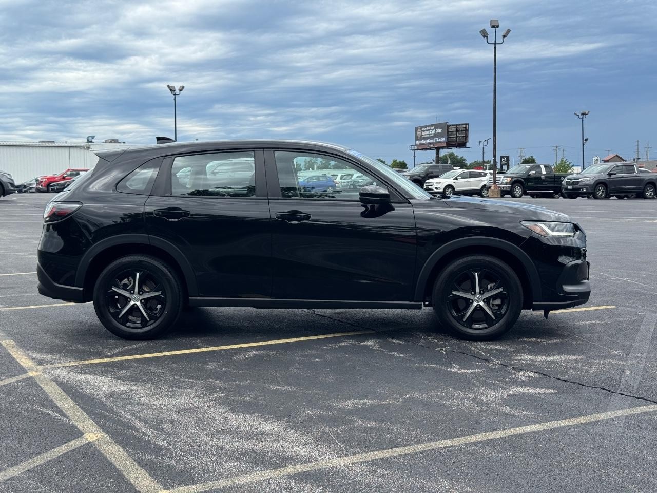Honda HR-V Vehicle Full-screen Gallery Image 03