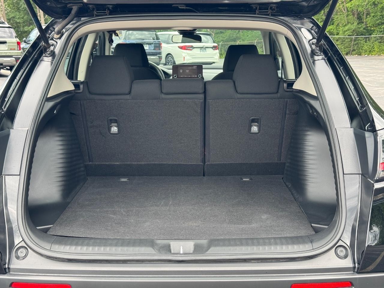 Honda HR-V Vehicle Full-screen Gallery Image 05