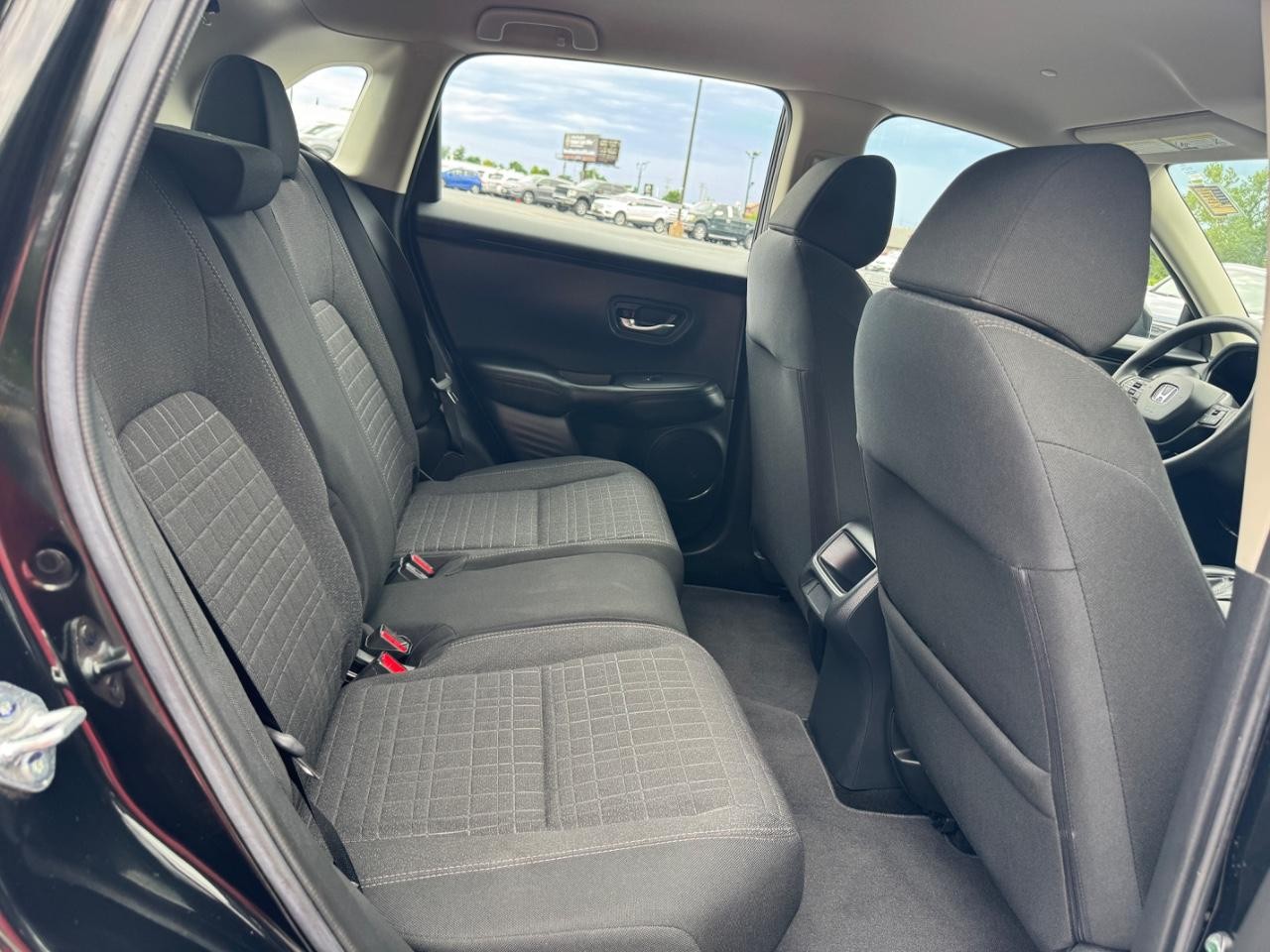 Honda HR-V Vehicle Full-screen Gallery Image 11