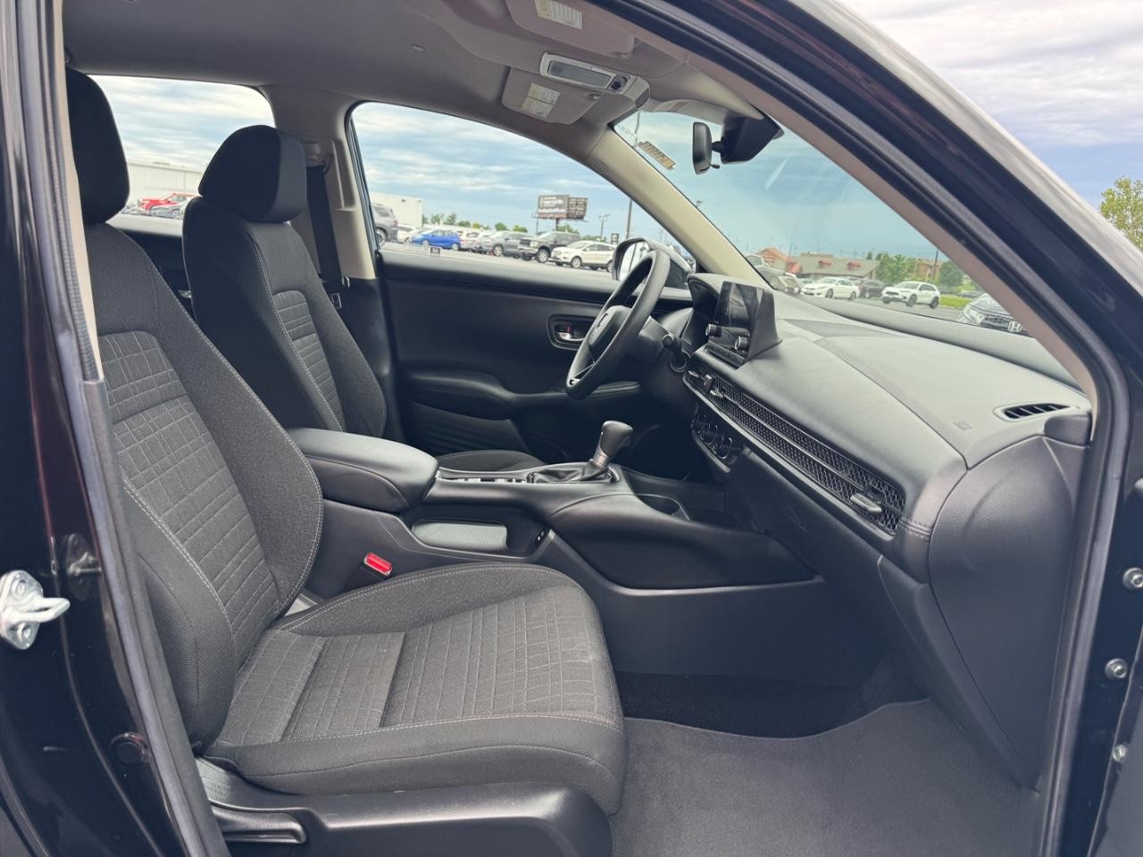 Honda HR-V Vehicle Full-screen Gallery Image 17