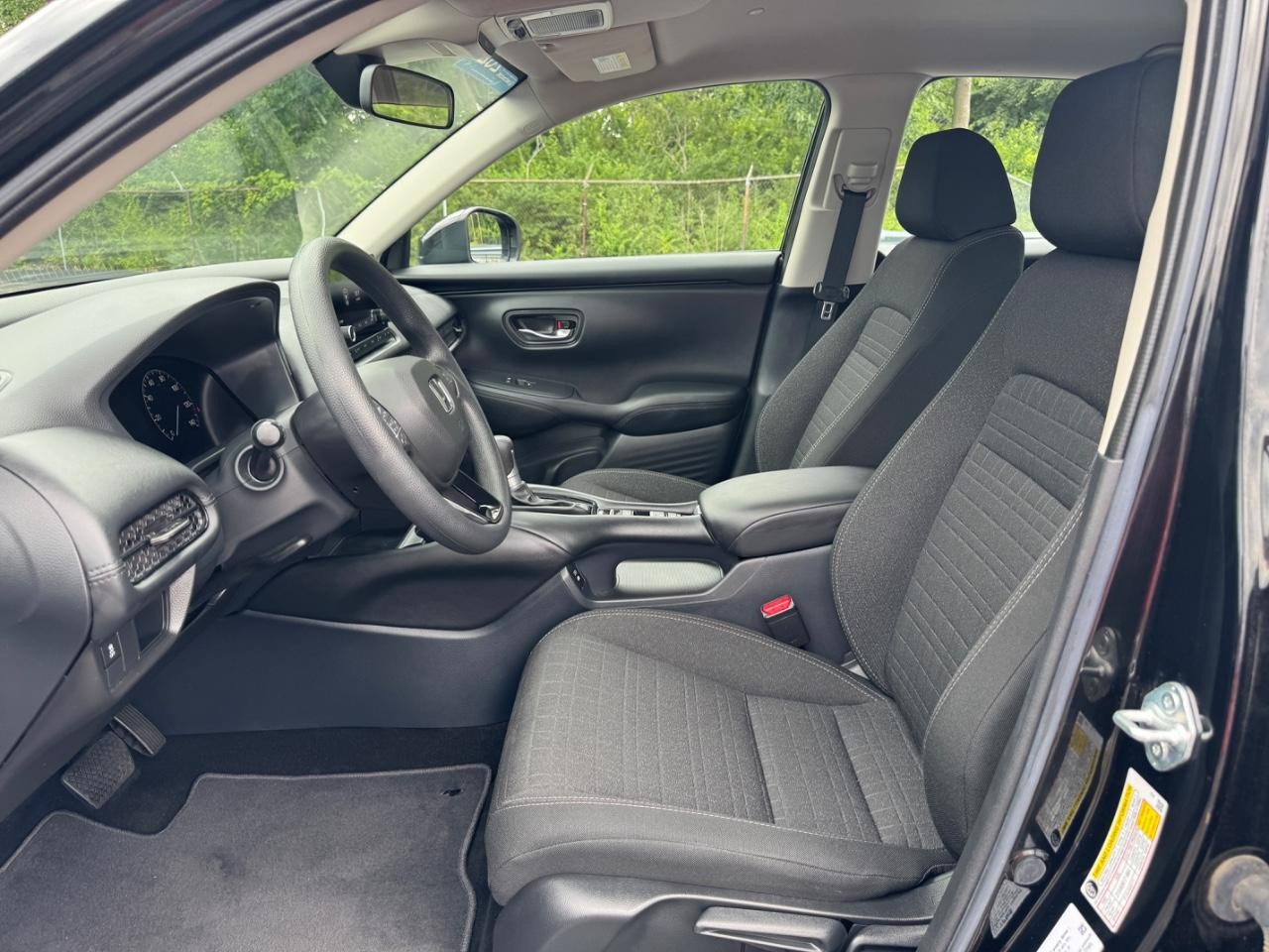 Honda HR-V Vehicle Full-screen Gallery Image 18