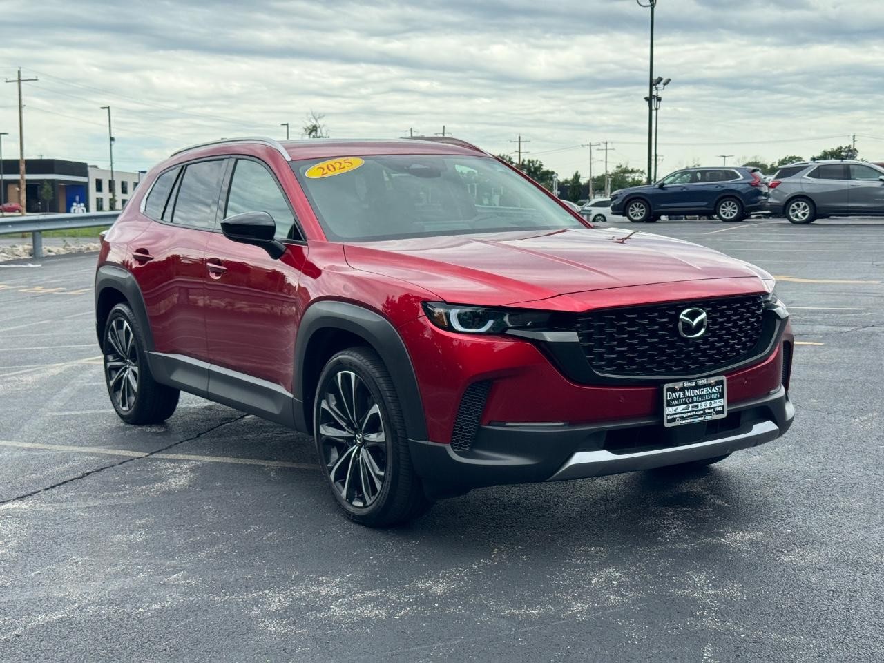 Mazda CX-50 Vehicle Full-screen Gallery Image 02