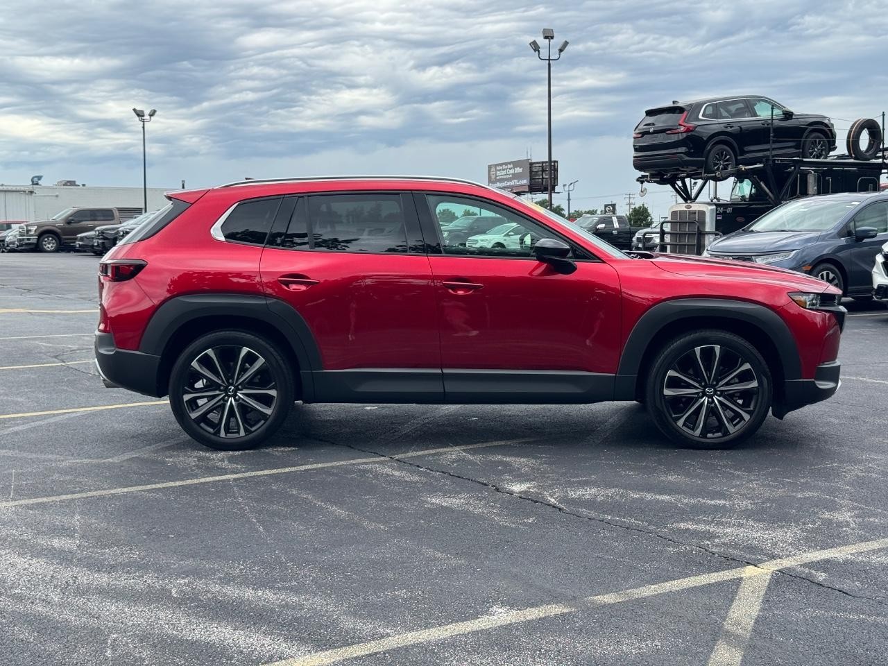 Mazda CX-50 Vehicle Full-screen Gallery Image 03