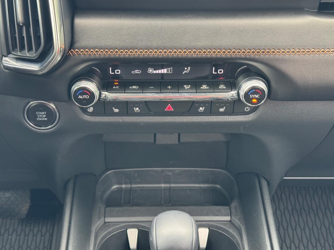 Mazda CX-50 Vehicle Full-screen Gallery Image 15
