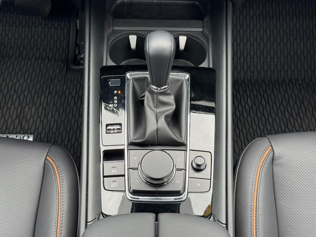 Mazda CX-50 Vehicle Full-screen Gallery Image 16