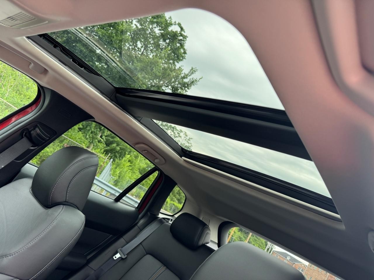 Mazda CX-50 Vehicle Full-screen Gallery Image 20