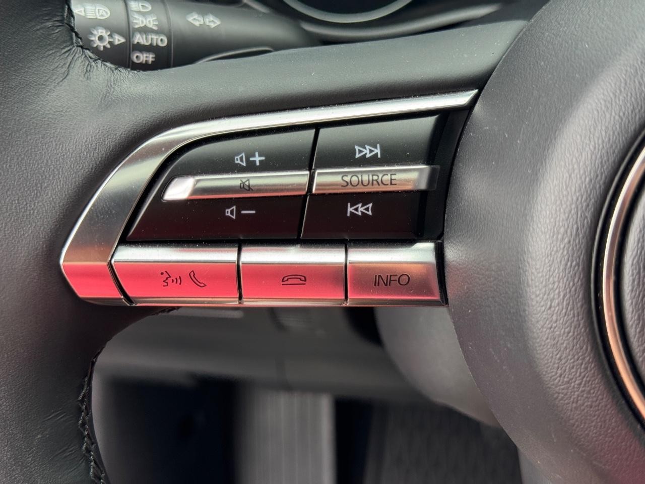 Mazda CX-50 Vehicle Full-screen Gallery Image 22