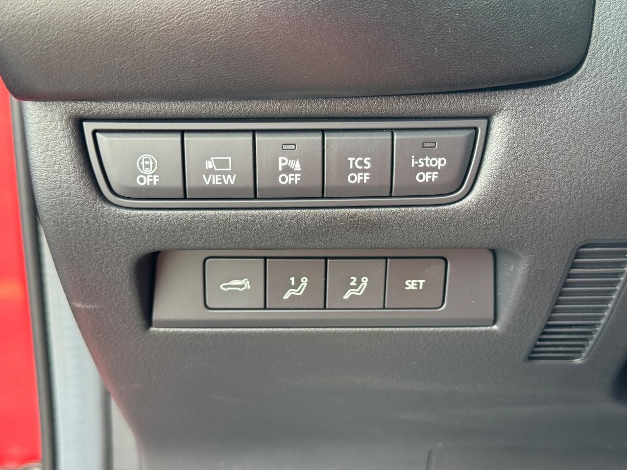 Mazda CX-50 Vehicle Full-screen Gallery Image 24