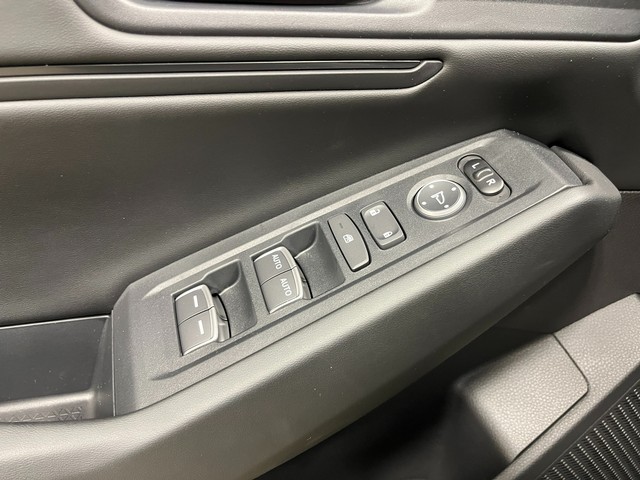 Honda Accord Sedan Vehicle Full-screen Gallery Image 14