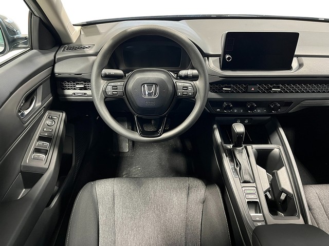 Honda Accord Sedan Vehicle Full-screen Gallery Image 17