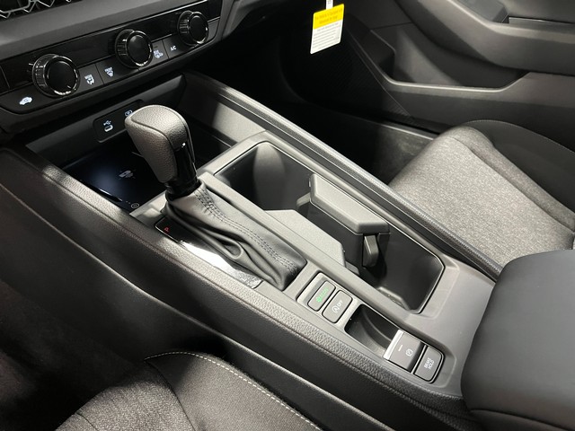 Honda Accord Sedan Vehicle Full-screen Gallery Image 23