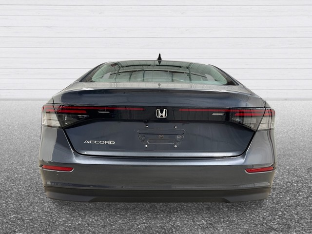 Honda Accord Sedan Vehicle Full-screen Gallery Image 05