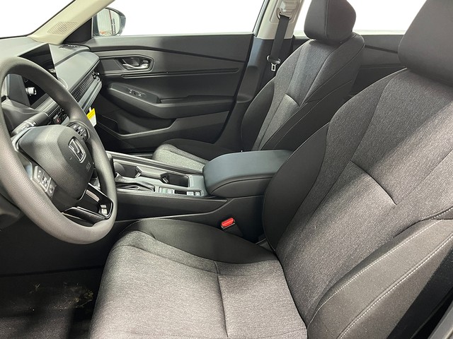 Honda Accord Sedan Vehicle Full-screen Gallery Image 13