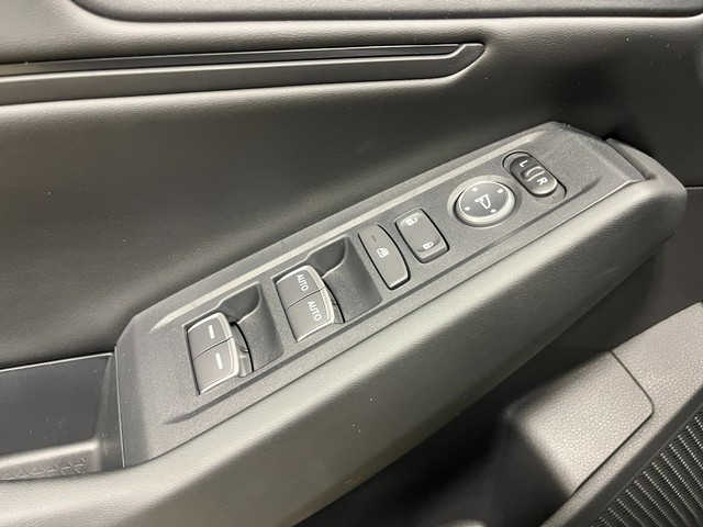 Honda Accord Sedan Vehicle Full-screen Gallery Image 14