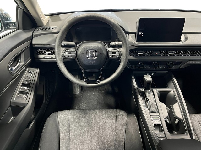 Honda Accord Sedan Vehicle Full-screen Gallery Image 17