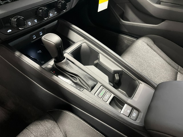 Honda Accord Sedan Vehicle Full-screen Gallery Image 23