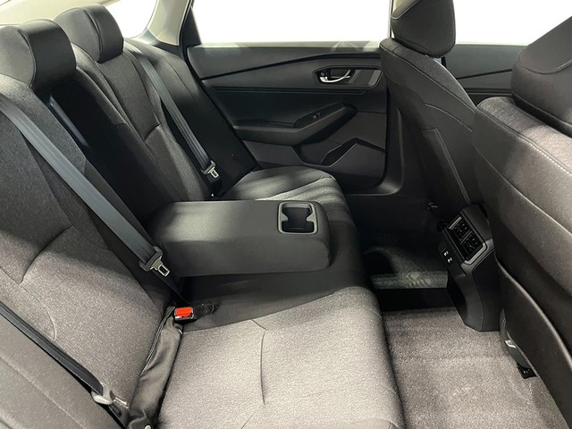 Honda Accord Sedan Vehicle Full-screen Gallery Image 27