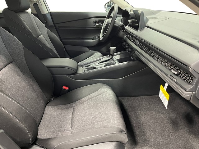 Honda Accord Sedan Vehicle Full-screen Gallery Image 28