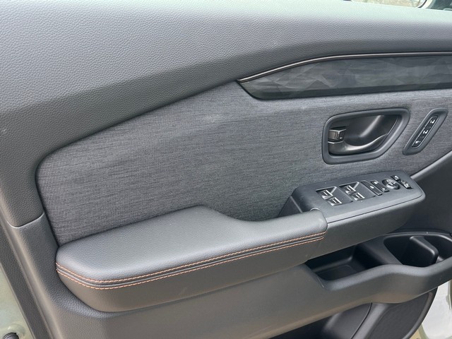 Honda Passport Vehicle Full-screen Gallery Image 13