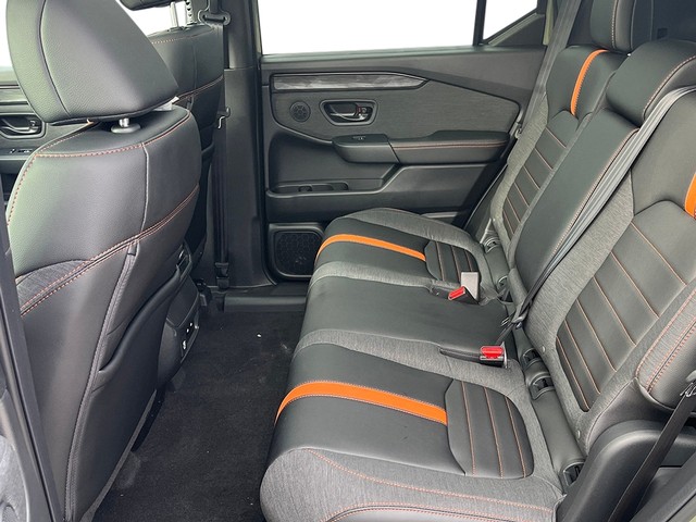 Honda Passport Vehicle Full-screen Gallery Image 24