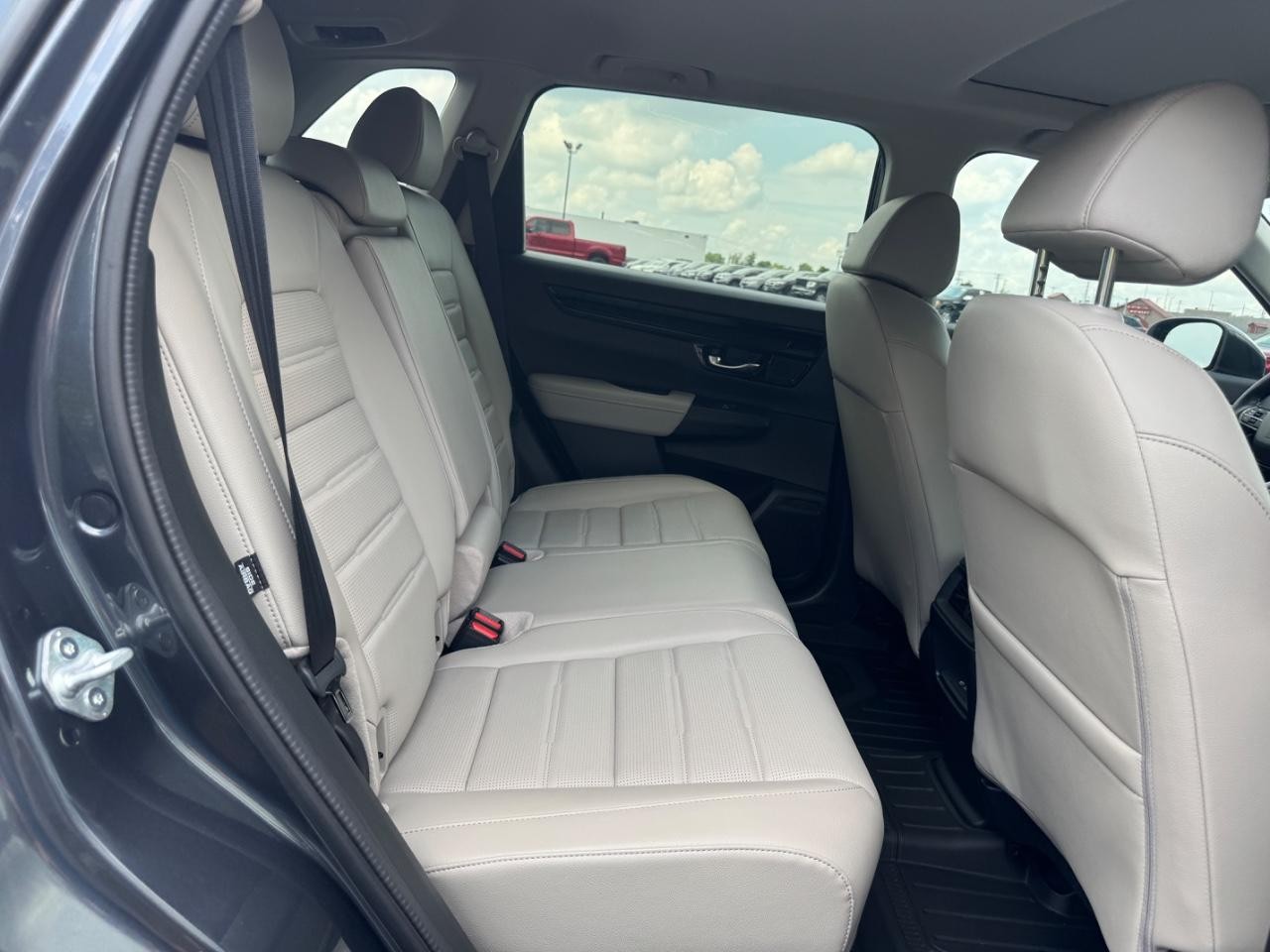 Honda CR-V Vehicle Full-screen Gallery Image 11