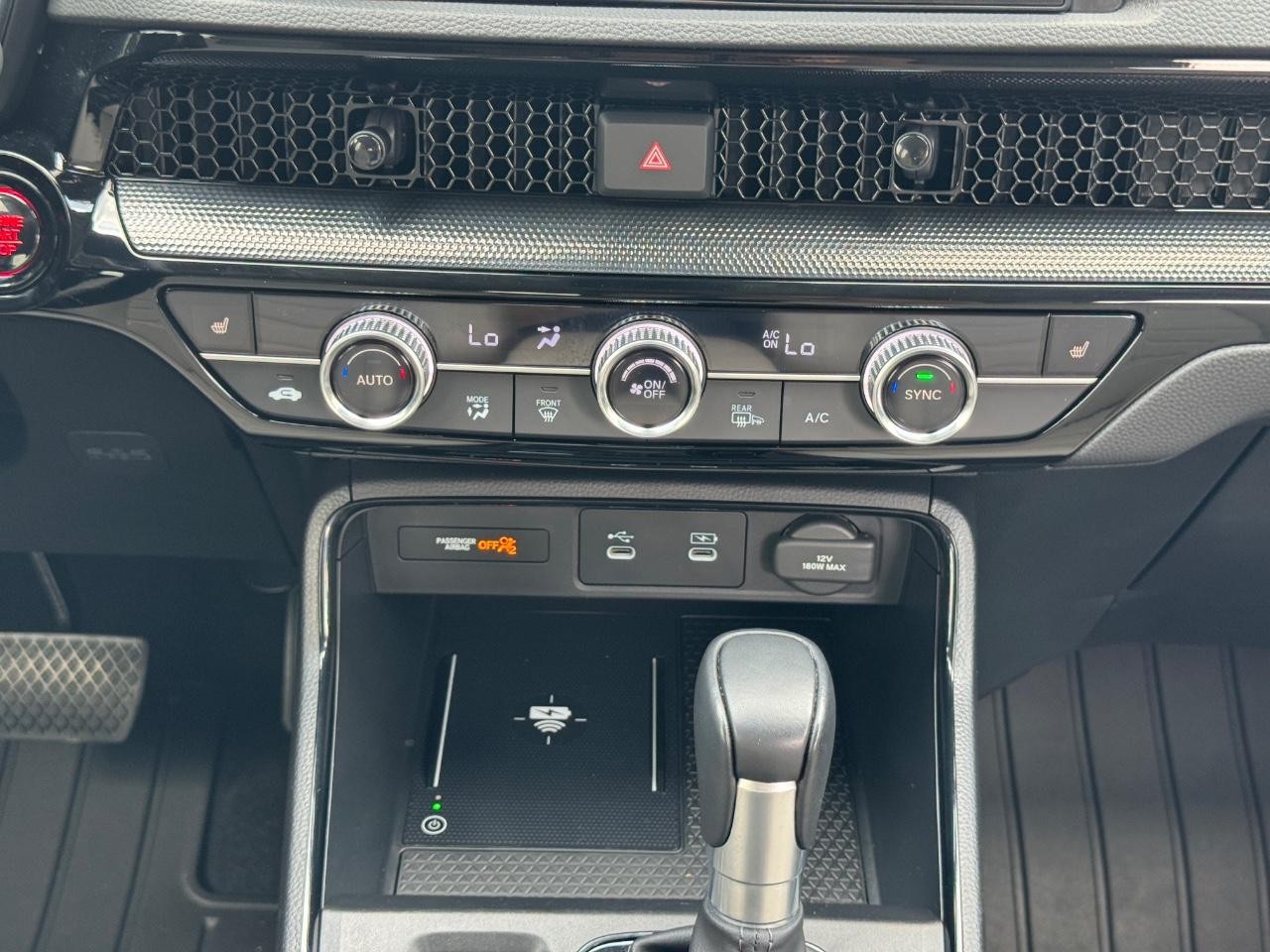 Honda CR-V Vehicle Full-screen Gallery Image 15