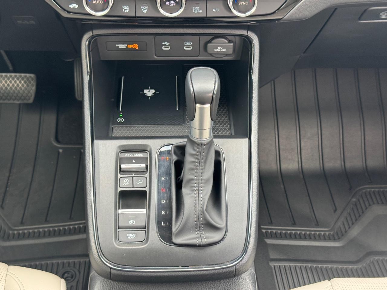 Honda CR-V Vehicle Full-screen Gallery Image 16