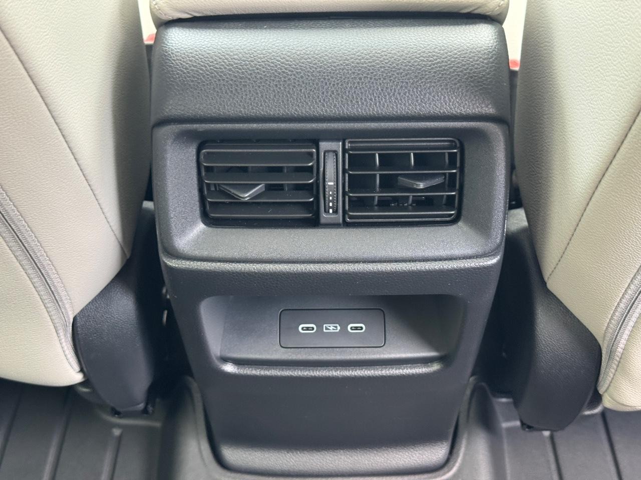 Honda CR-V Vehicle Full-screen Gallery Image 17