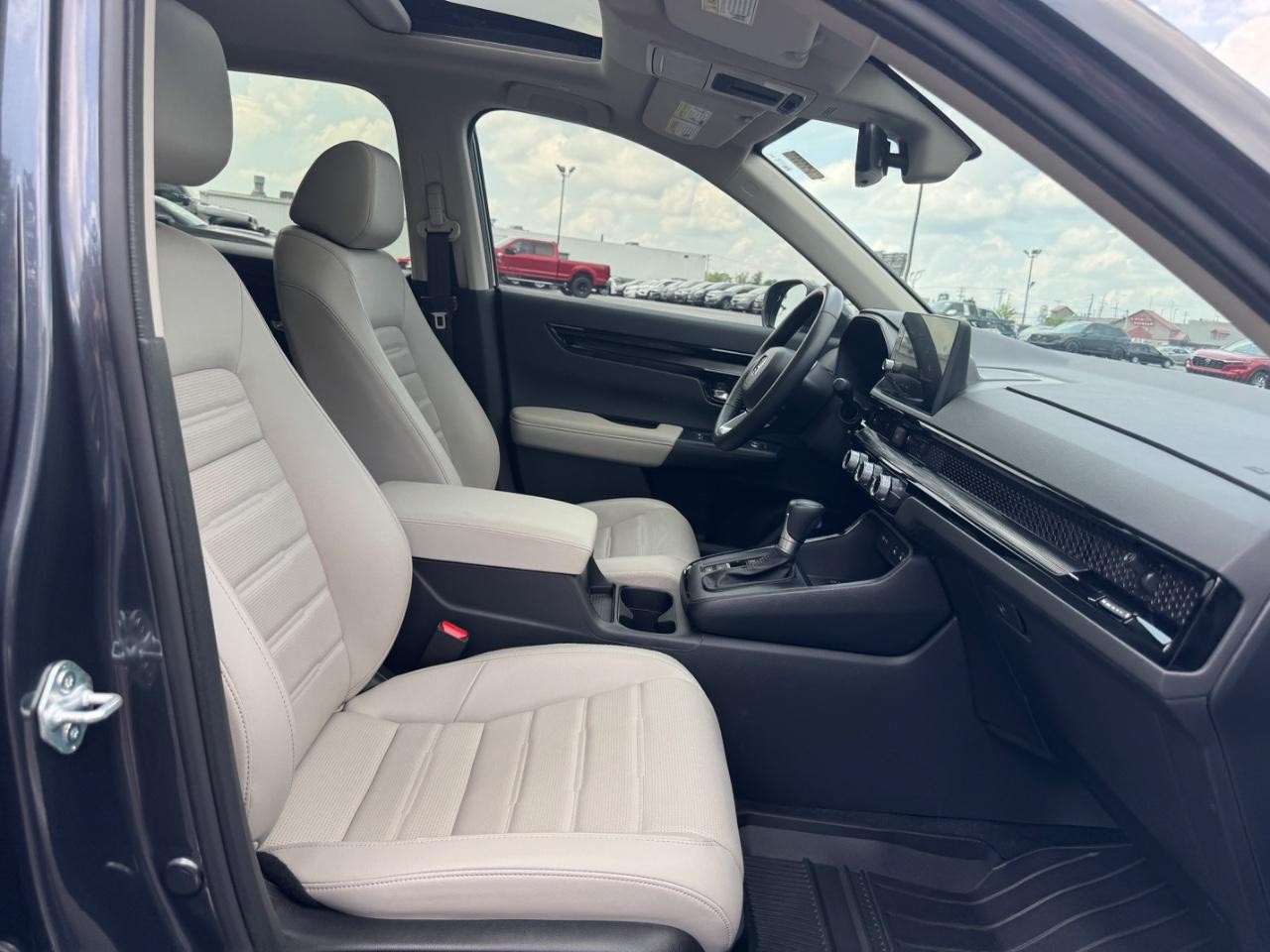 Honda CR-V Vehicle Full-screen Gallery Image 18