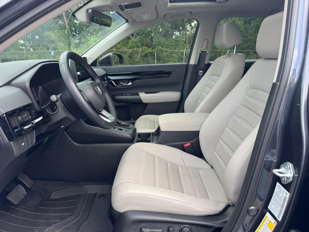 Honda CR-V Vehicle Full-screen Gallery Image 19