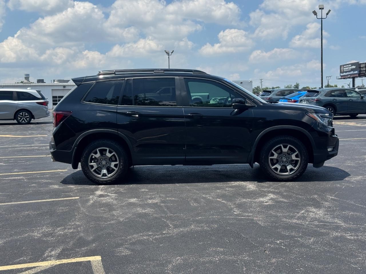 Honda Passport Vehicle Full-screen Gallery Image 03