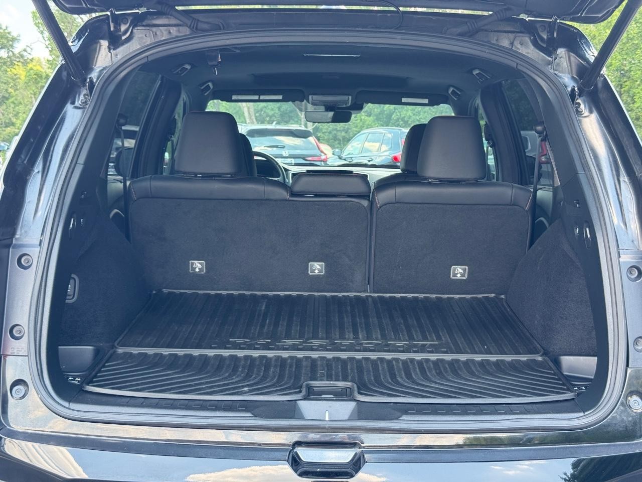 Honda Passport Vehicle Full-screen Gallery Image 05