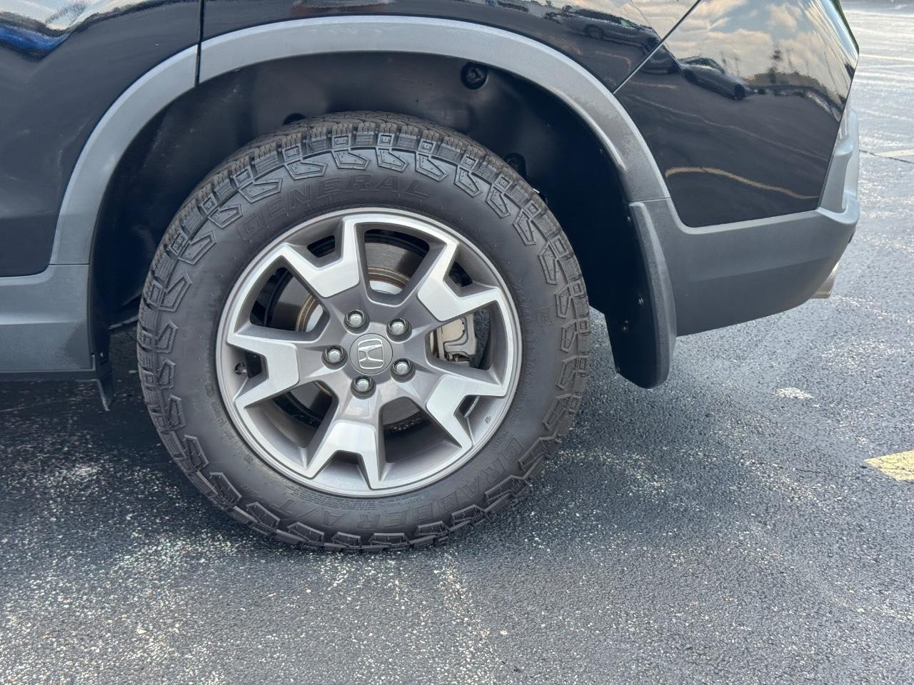 Honda Passport Vehicle Full-screen Gallery Image 08